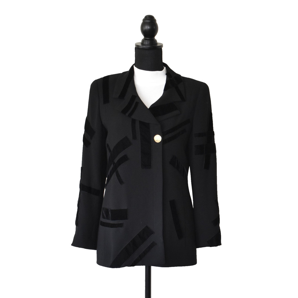 H0 Auth CHANEL BOUTIQUE 98A Black Wool Velvet Patch Logo Buttons Blazer Size 38